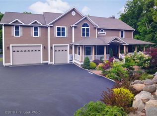 45 Oakwood Rd, Scituate, RI 02825