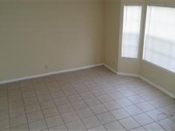4th image of 5806 Thisledown Ct