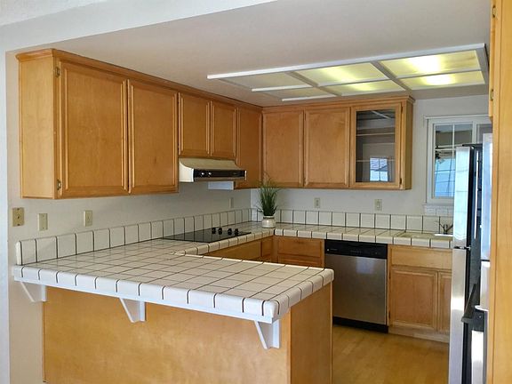 3rd image of 1090 Windermere Ave