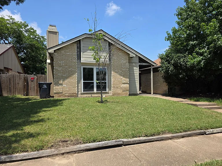 2419 E Timberview Ln — Photo 1