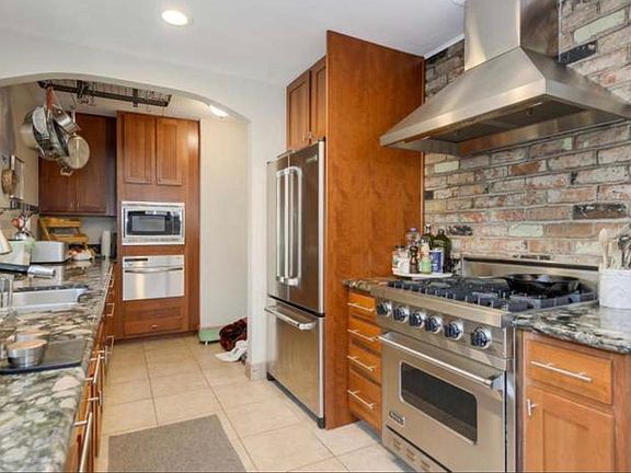 2nd image of 139 Oak Ct #139
