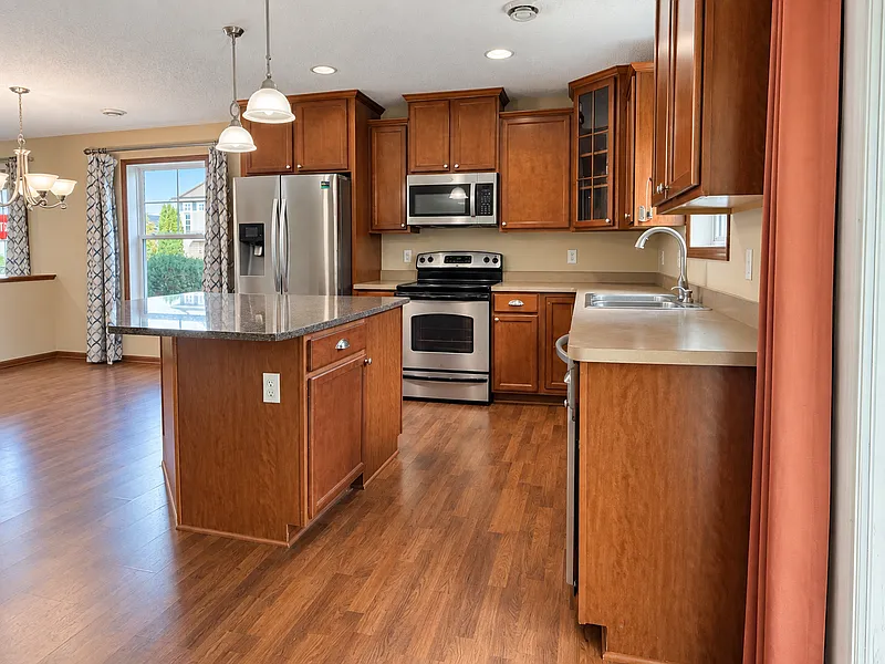 3 bed, 3.0 bath, 1911 sqft, $2,550 — Photo 3