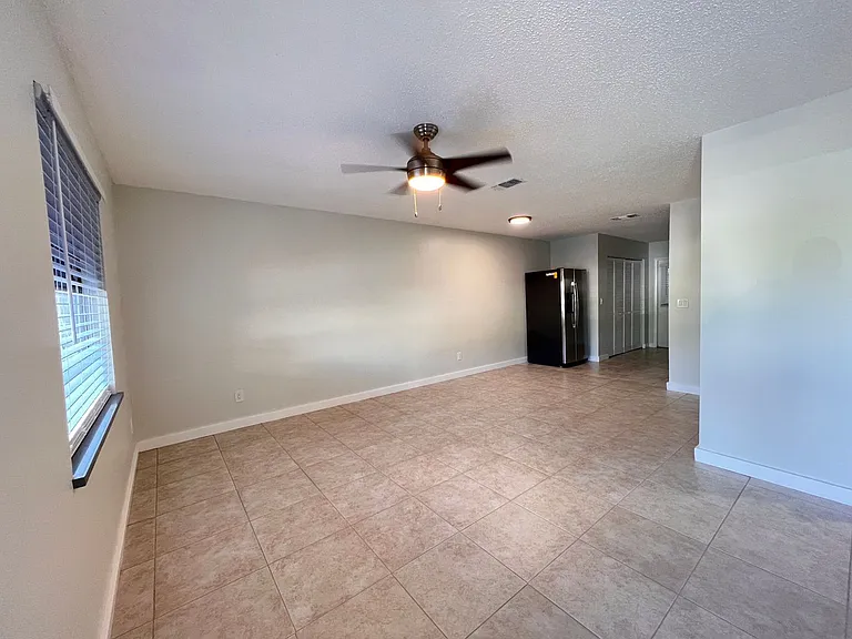 Lakeside Cove Apartments — Photo 18