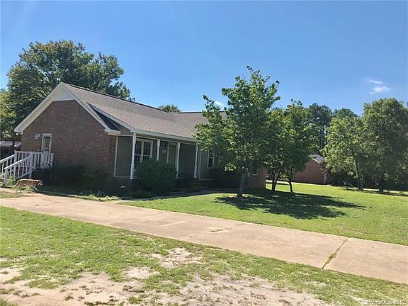 2nd image of 1921 Colonial Park Dr
