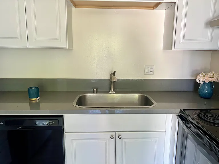 1811 E Grand Ave — Photo 16