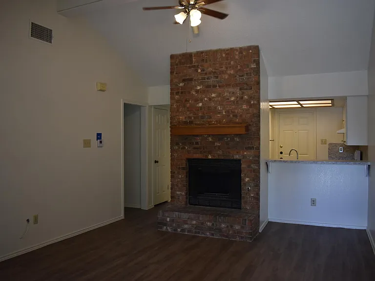 16042 Stoneham Cir — Photo 2