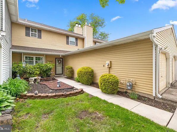 7 Salisbury Ct, Bordentown, NJ 08505