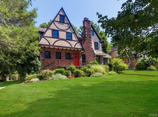 1017 The Pkwy, Mamaroneck, NY 10543