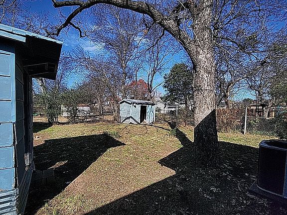 5th image of 108 Monroe St