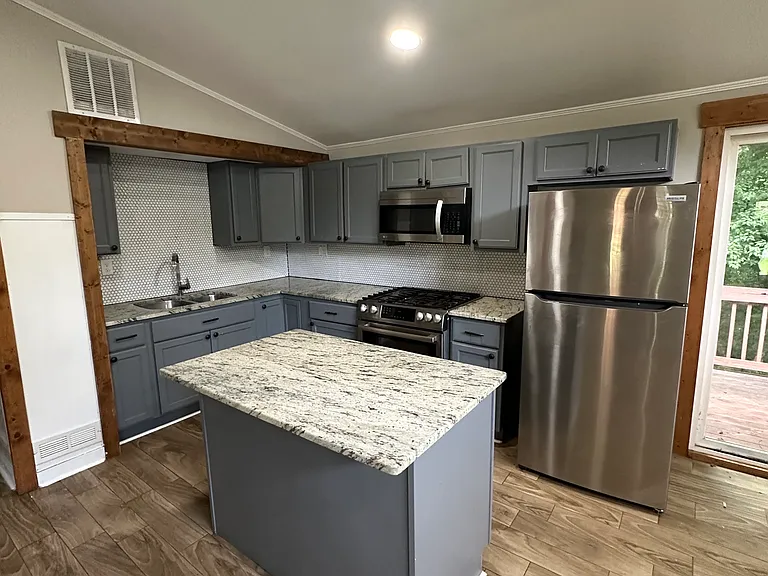 114 Robinhood Dr — Photo 3