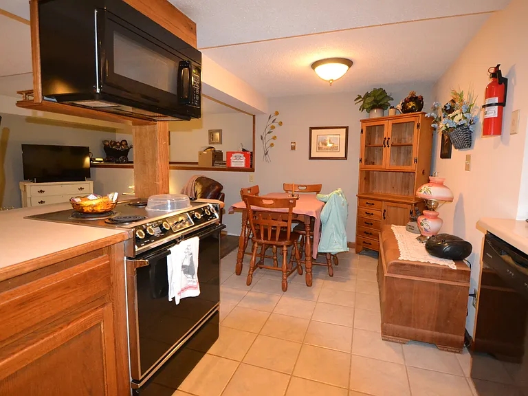 1504 Greeley St S #6 — Photo 6