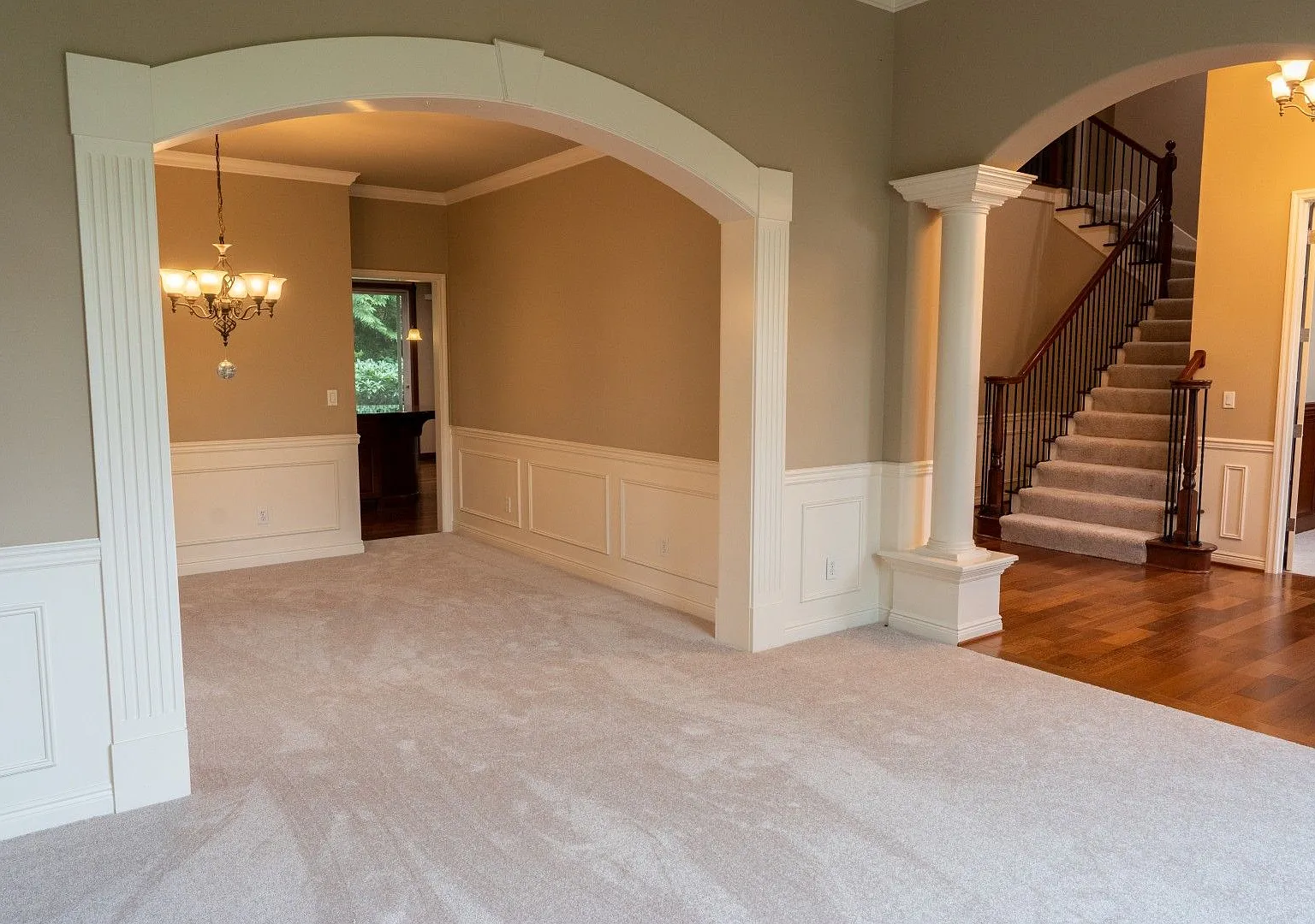 5bd/3.5ba Sammamish Home — Photo 2