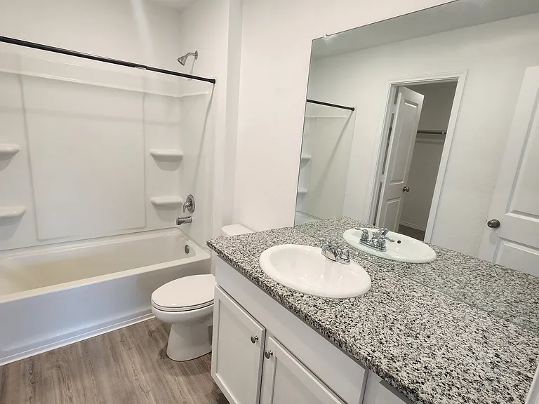 2815 Charpak Dr — Photo 31