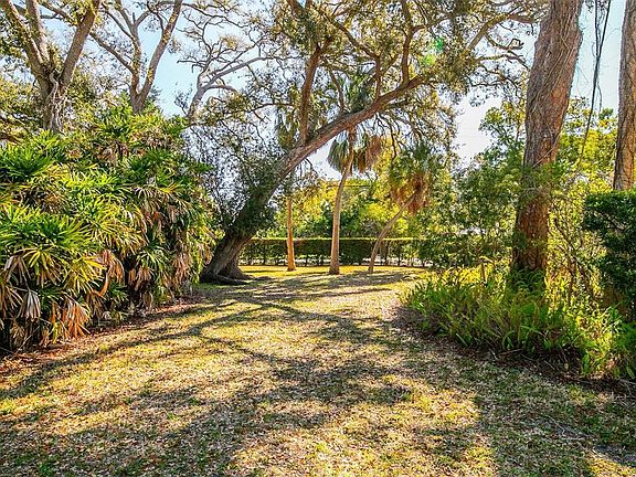 3rd image of 5013 Bayshore Rd