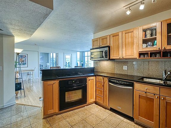 4th image of 2222 Detroit Ave APT 607
