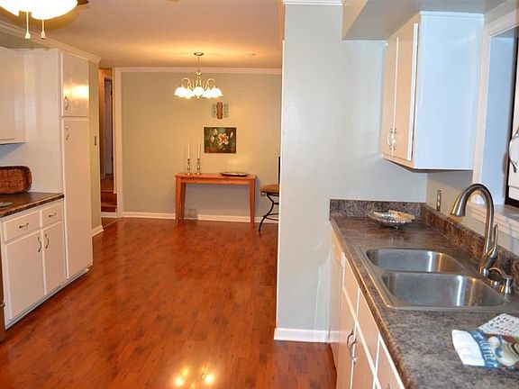 3rd image of 5263 Dorset Dr
