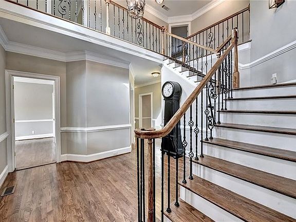 3rd image of 9426 Kingston Crossing Cir
