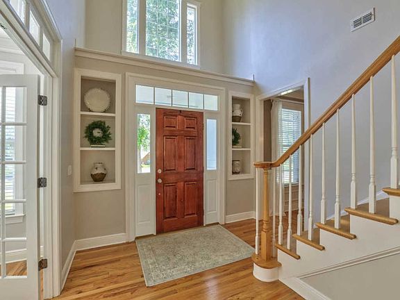 4th image of 2307 Gates Dr