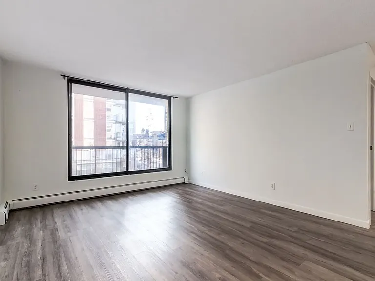 115 25th Ave SW #403 — Photo 9