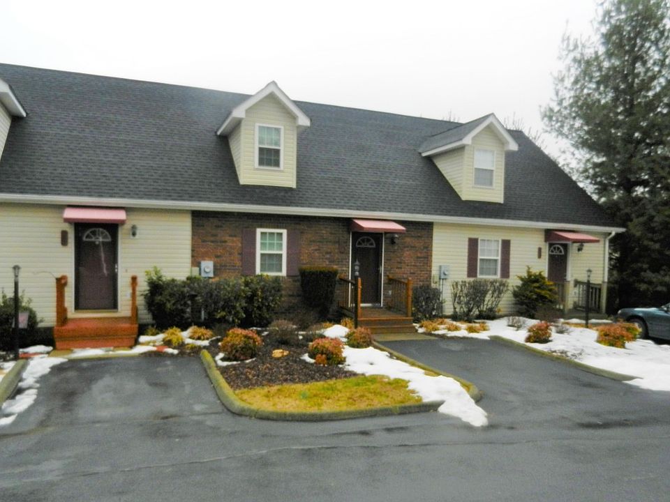 1st image of 601 Hallbrook Dr #31