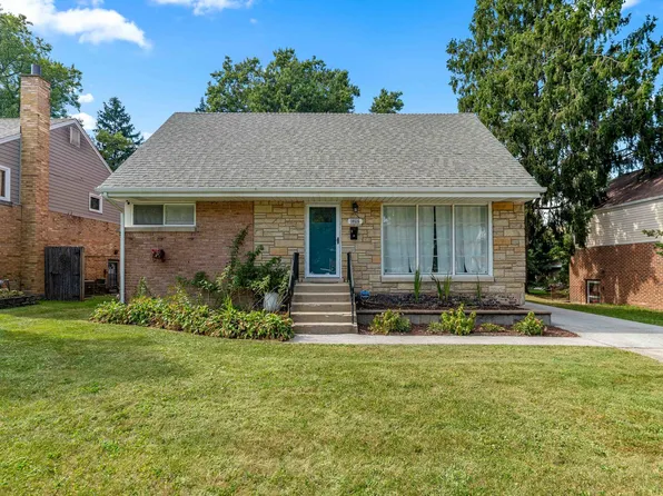 18516 Clyde Rd, Homewood, IL 60430