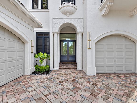 3rd image of 17921 Villa Club Way