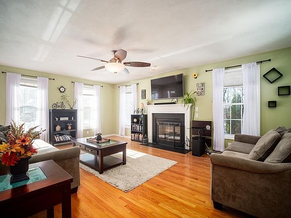 2nd image of 56 Bradford St