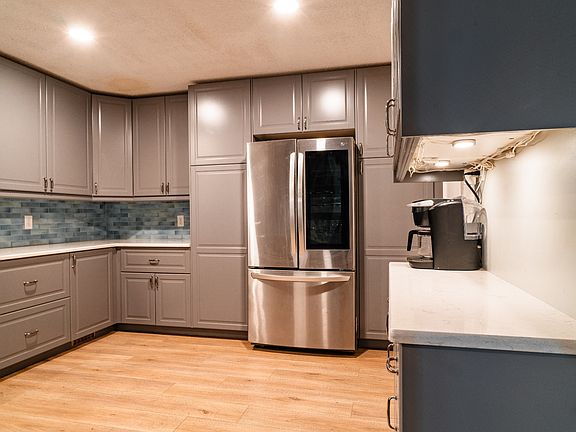 3rd image of 2628 Somerset Dr
