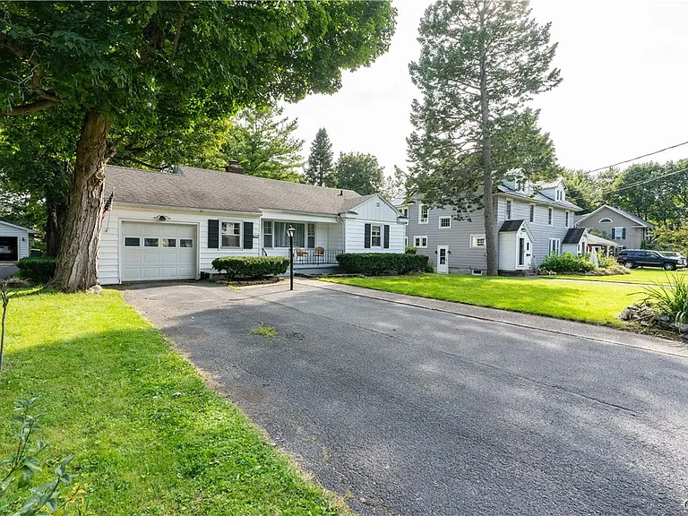325 Paddock St — Photo 4