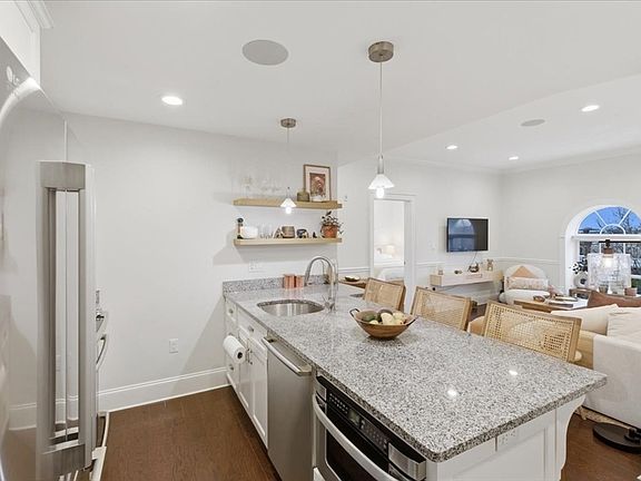 5th image of 616 E 4th St Unit 304