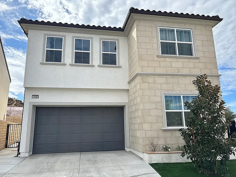 19284 Blackthorn Dr — Photo 1