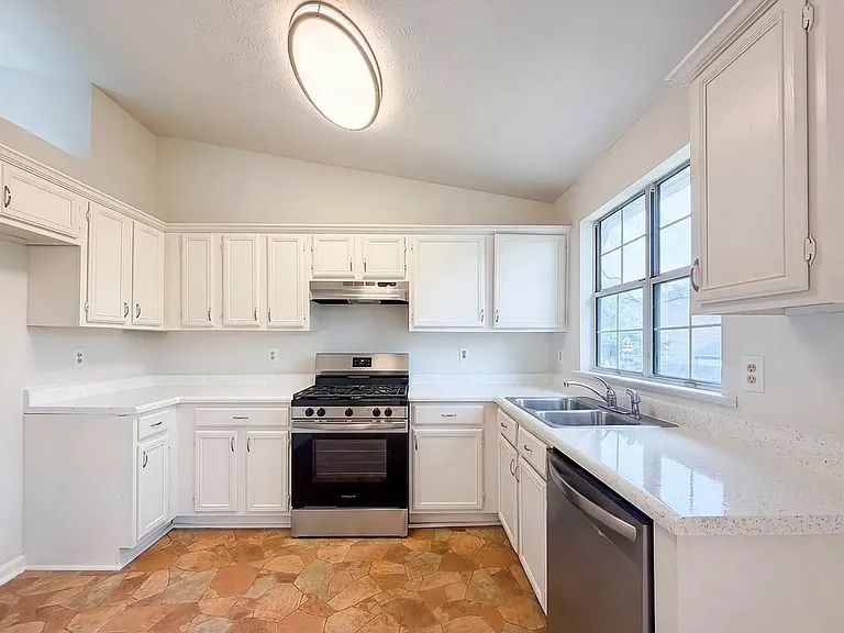 3711 Sandy Shoals Ln — Photo 7
