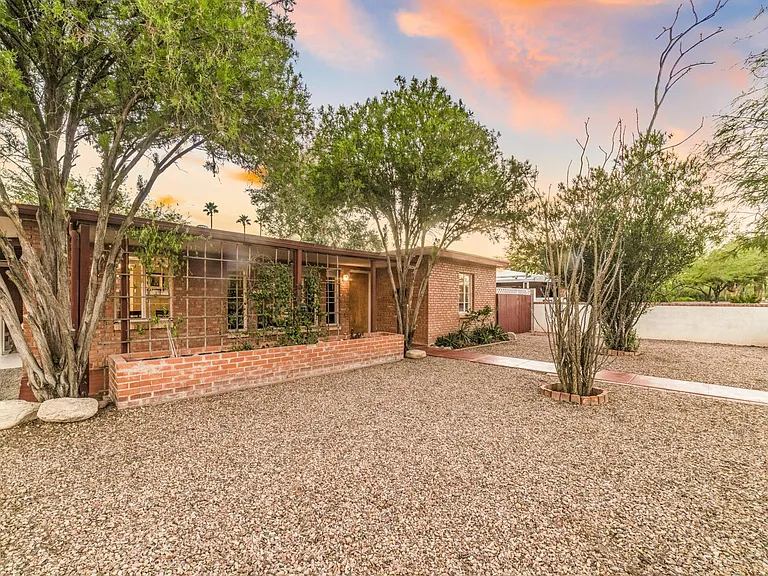 3026 E Loretta Dr — Photo 15