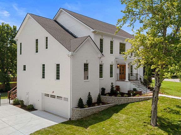 5th image of 901 Bridgewater Ct