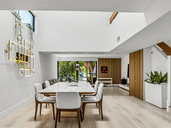 300 Poinciana Dr #702, North Miami Beach, FL 33160