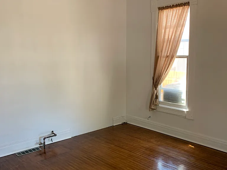306 Walter St SE — Photo 3