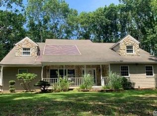 45 Jomar Rd, Shoreham, NY 11786