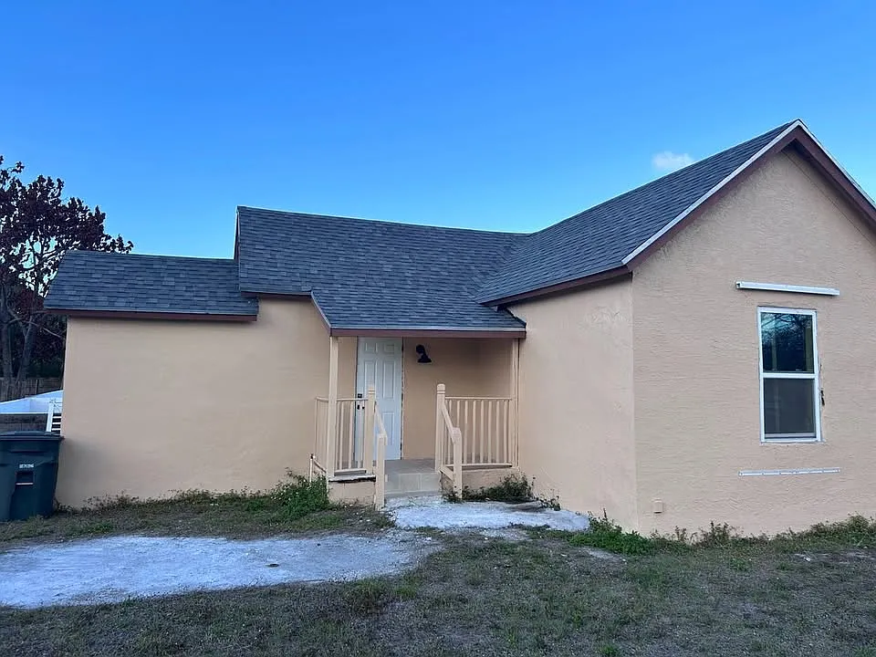 2 bed, 900 sqft, $1,600 — Photo 2