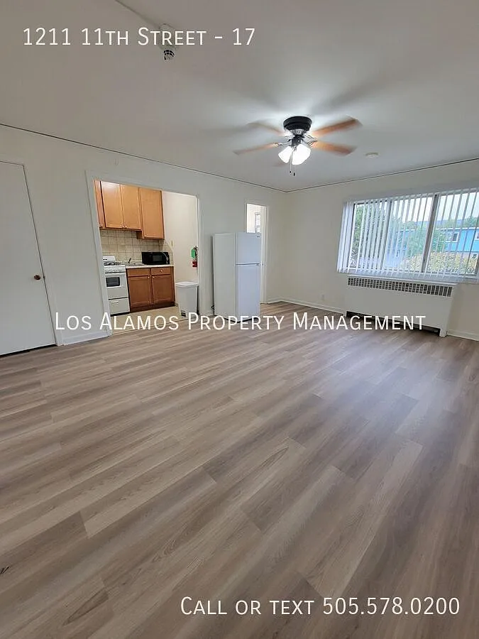 Thunderbird Apartments — Photo 1