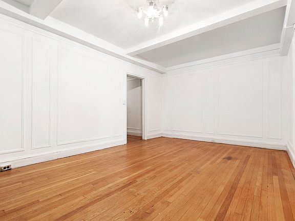 3rd image of 325 W 45th St #804