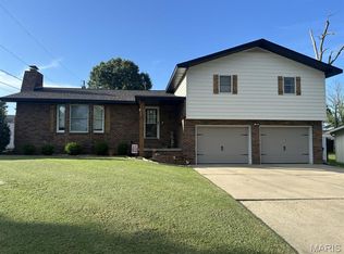 1112 Meadow Ln, Dexter, MO 63841