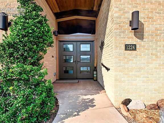 5th image of 1224 E High Point Ln