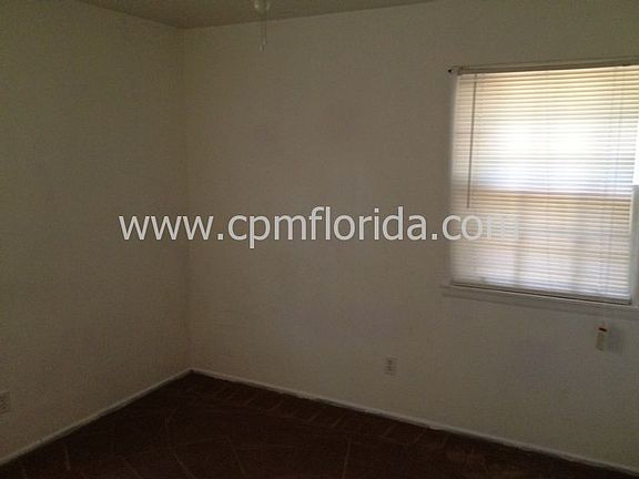 4th image of 4785 Oakland Dr