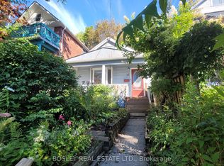 16 Ivy Ave, Toronto, ON M4L2H7