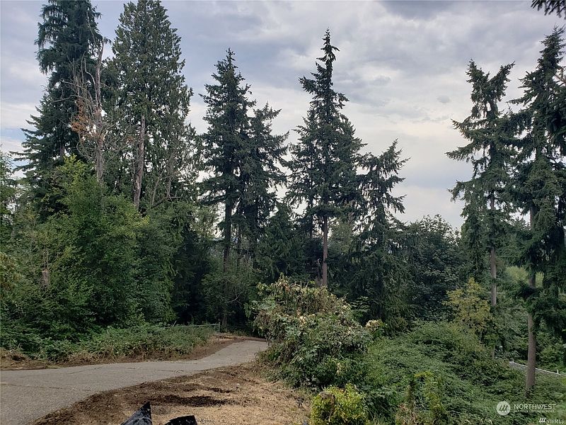 5th image of 2208 Shaw Road E