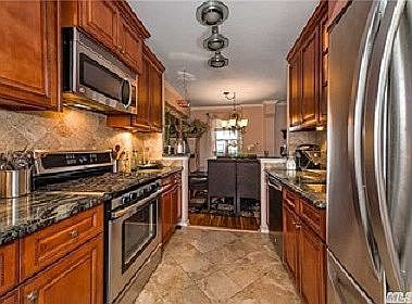 4th image of 70 N Grove St APT 2H