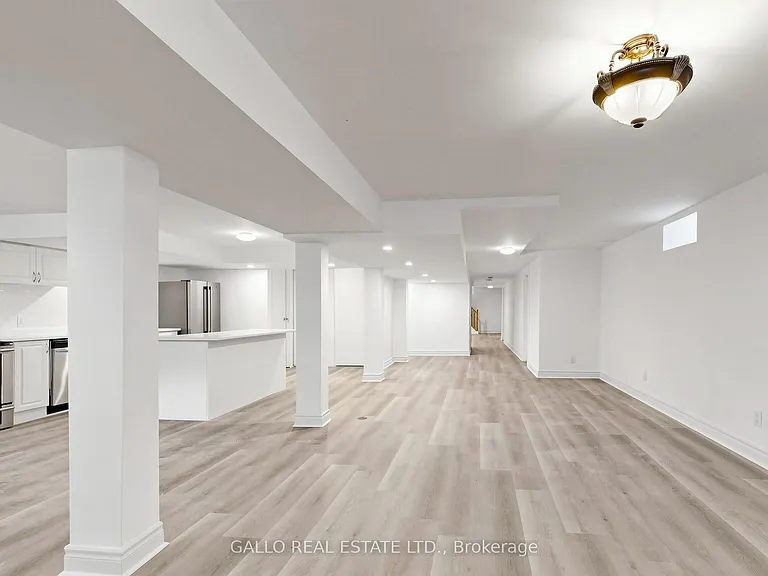 32 Elmvale Blvd — Photo 21