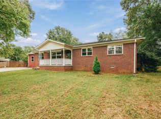 106 Brookwood Dr, Seneca, SC 29678