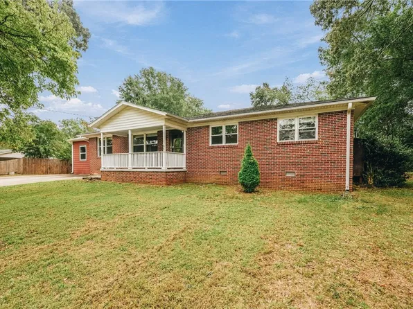 106 Brookwood Dr, Seneca, SC 29678