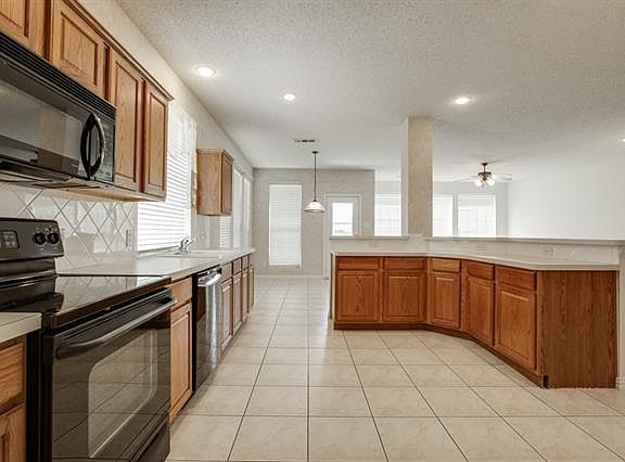 4th image of 4557 Marguerite Ln